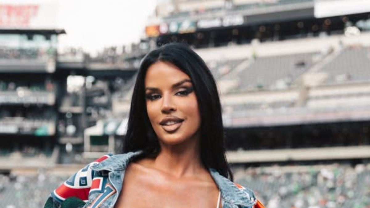 NFL Fan Who Wore 'Inappropriate' Outfit Taunts Her Critics