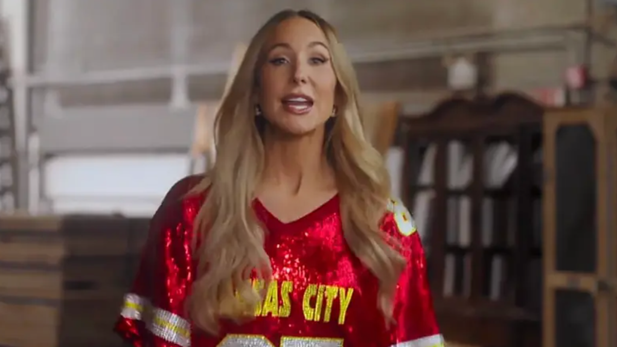 NFL Fans Had Several Problems With Nikki Glaser's Pregame Segment Sunday Night