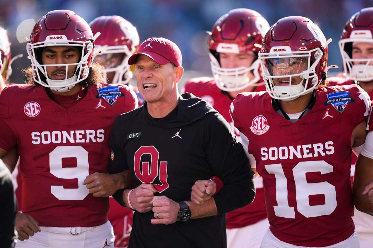 Oklahoma Loses Nation's No. 2 RB Amid College Football Offseason