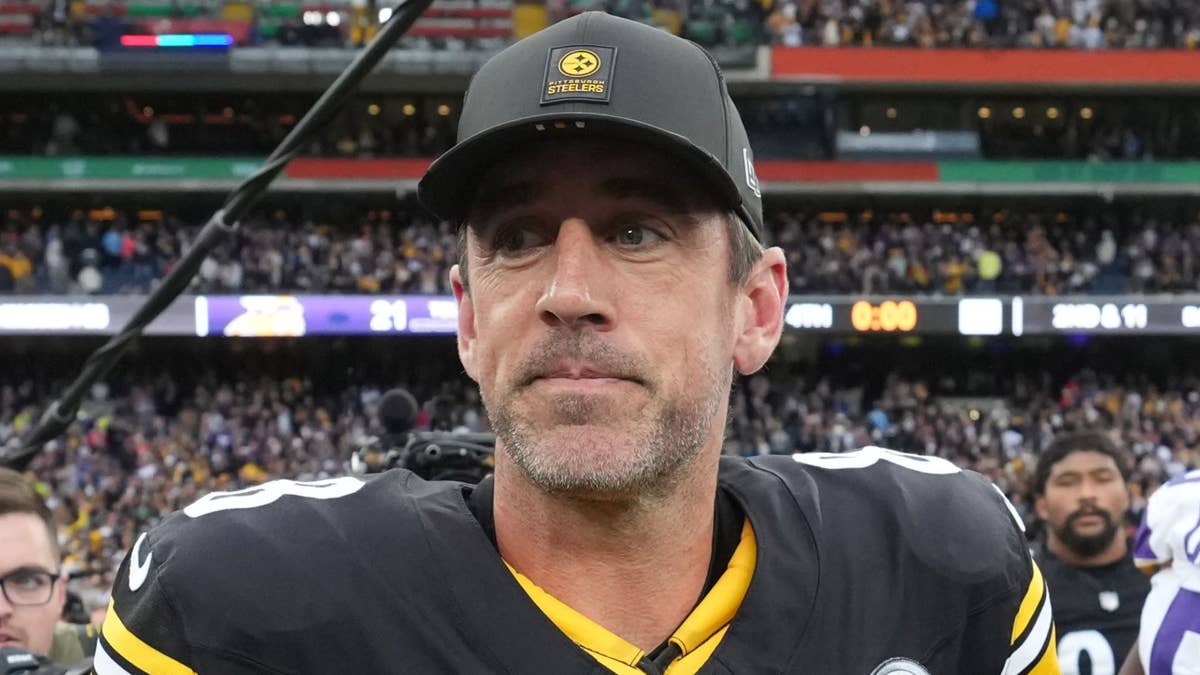 Aaron Rodgers Receives Request From NFC Wide Receiver