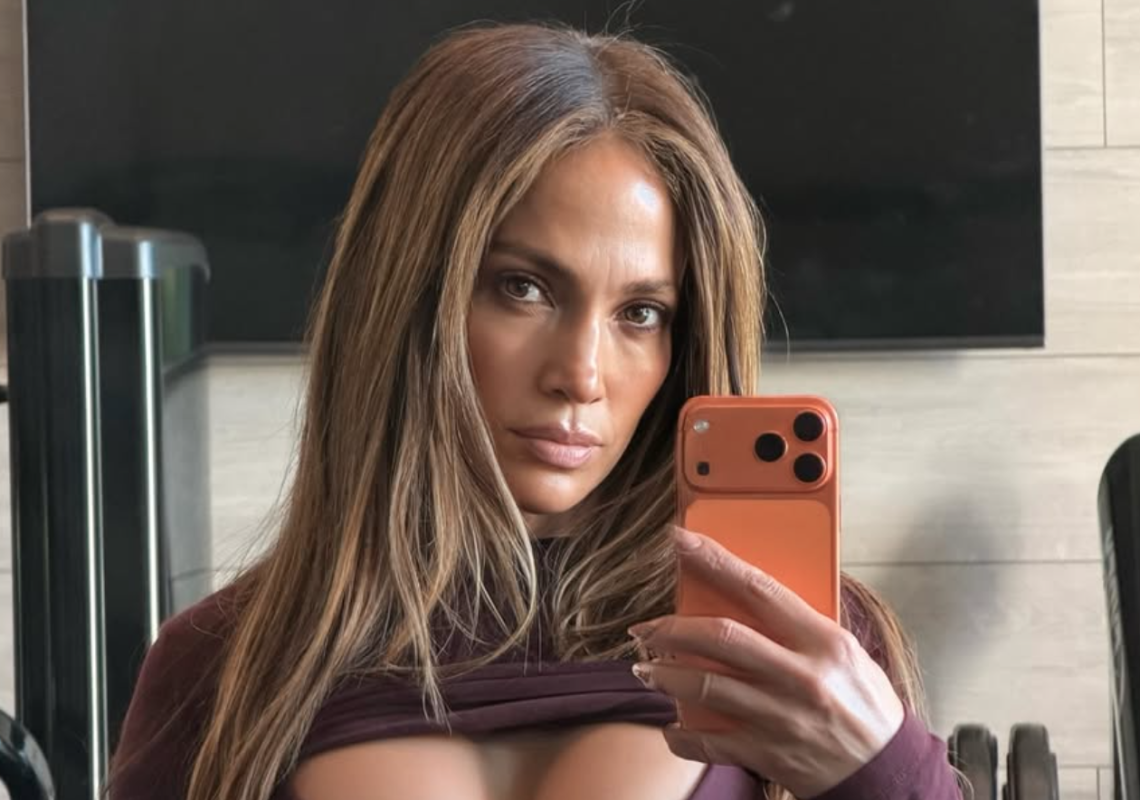 Jennifer Lopez Has Fans Losing It Over 'Inspiring' Gym Photo At 56
