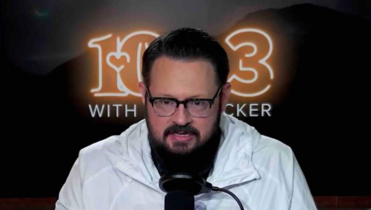 Tributes Pouring In After Death Of College Football Reporter Wes Rucker