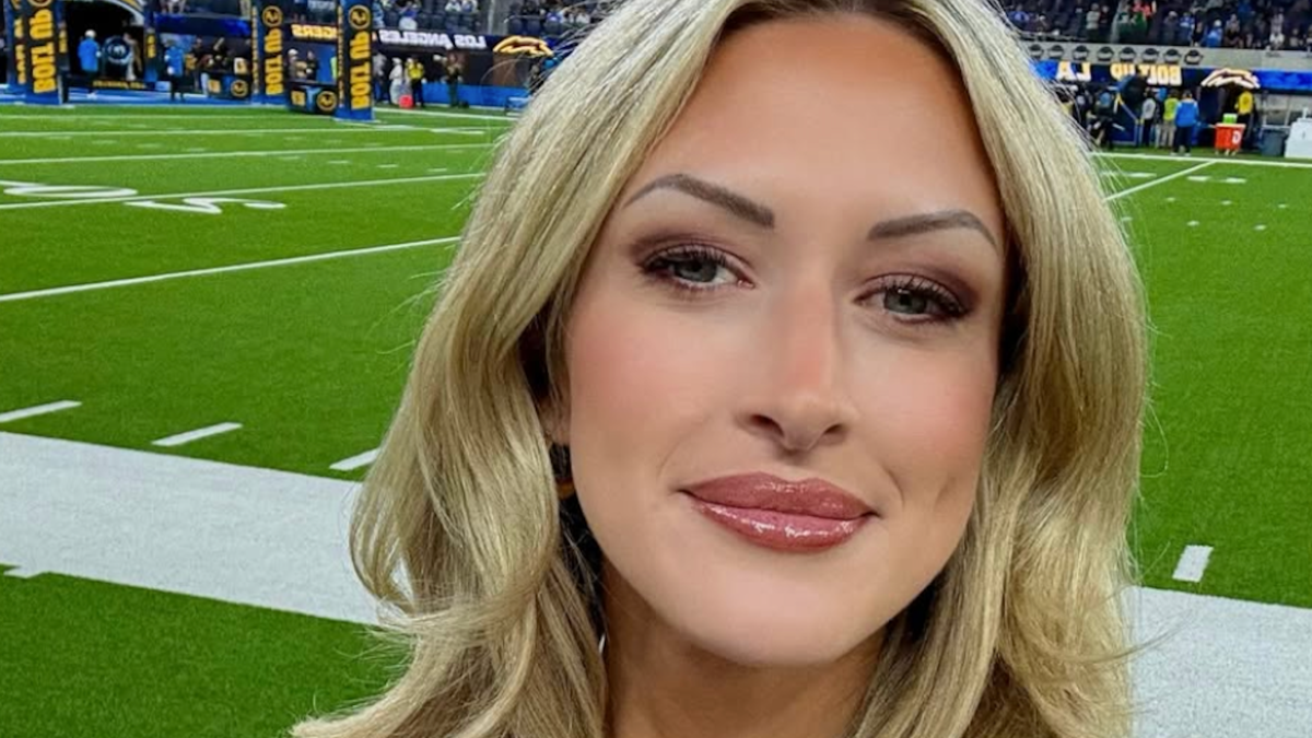 FOX NFL Reporter Devan Kaney Fires Back At Angry Philadelphia Fans