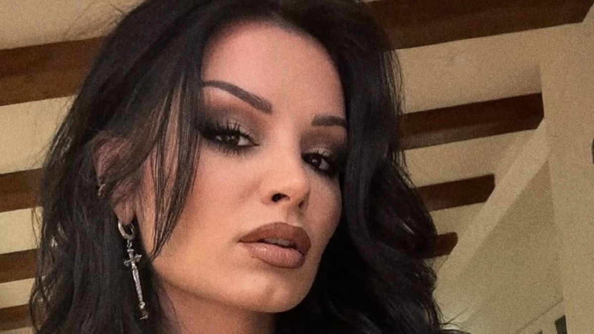 WWE Star Paige Sends Fans Into Frenzy With Swimsuit Photo At 34