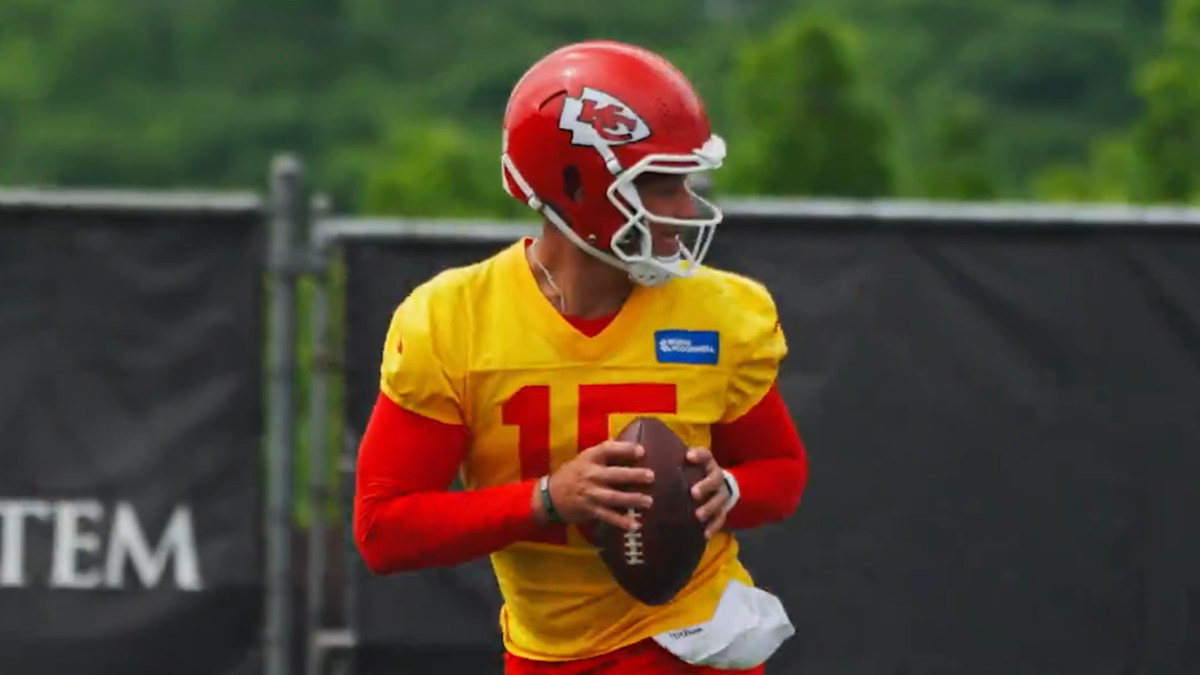 Patrick Mahomes Sparks Speculation About Week 1 Status With New Video