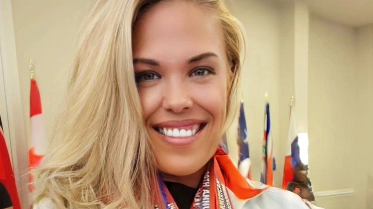 Canadian Athlete April Hutchinson Shows Public Support For Sophie Cunningham
