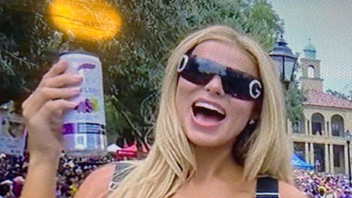 SI Swimsuit Model Brooks Nader Grabs Attention With Outfit On 'College GameDay'