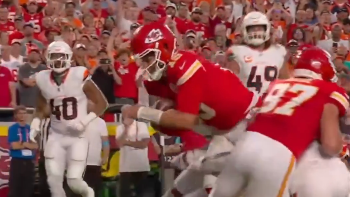 Refs Called Out For Missing 'Blatant' Penalty On Travis Kelce
