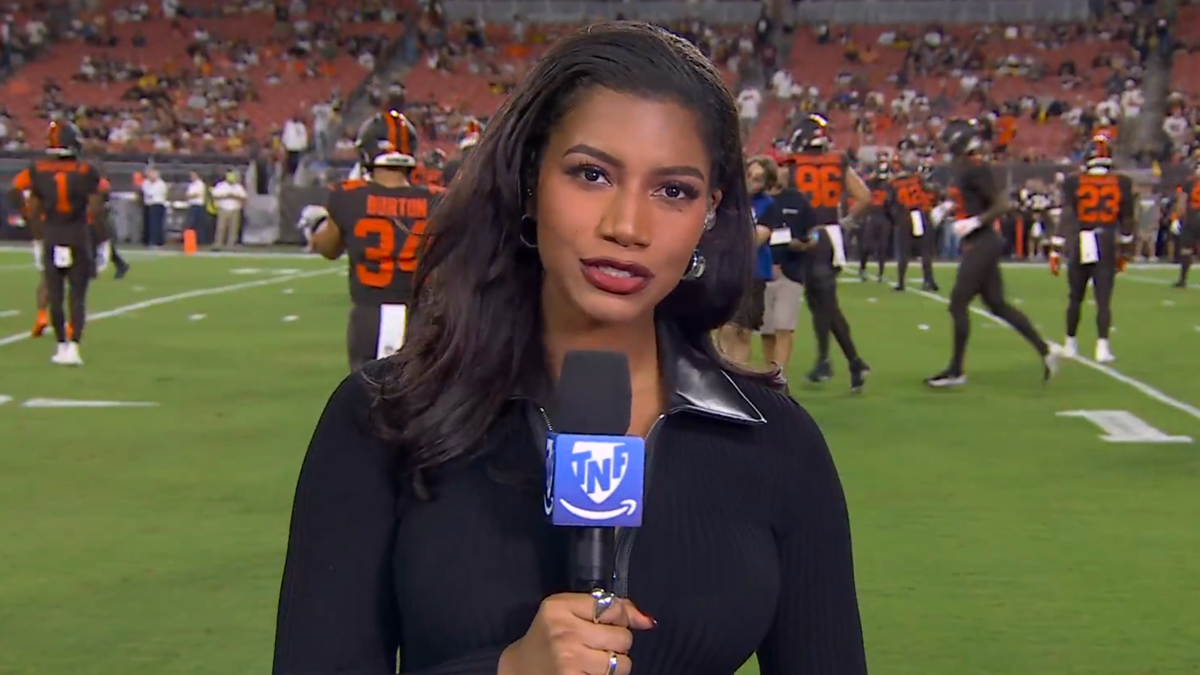 Sideline Reporter Taylor Rooks Sends NFL Fans Into Frenzy Over Gym Photo