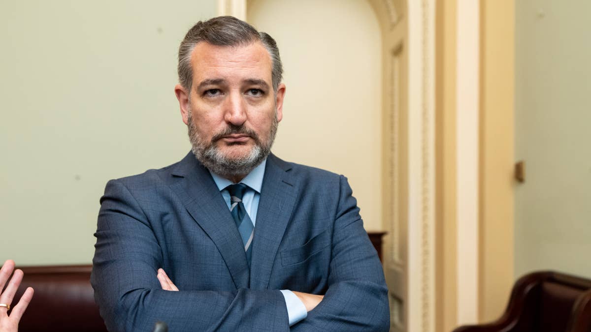 U.S. Senators Ted Cruz, Maria Cantwell Push For Big Ten, SEC To 'Buy In'