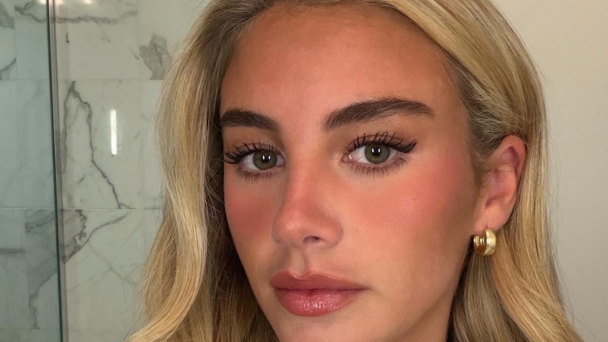 NHL Reporter Kendall Skalicky Causes Stir With Swimsuit Photo