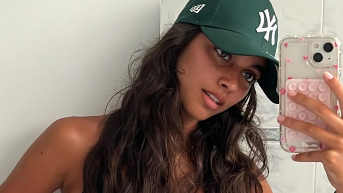 Girlfriend of Spain Star Causes Stir With Swimsuit Photo Before Today's Game