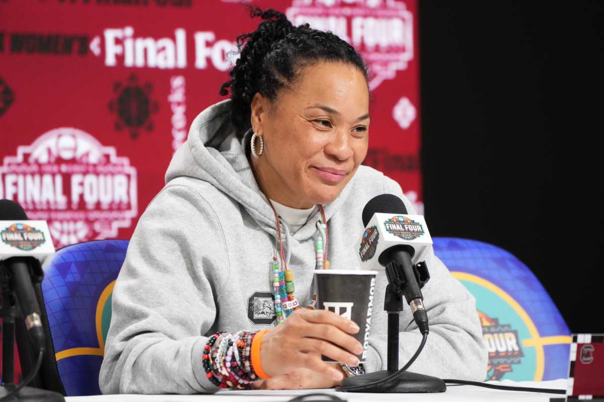 Dawn Staley Praised For Classy Conclusion To Geno Auriemma Feud
