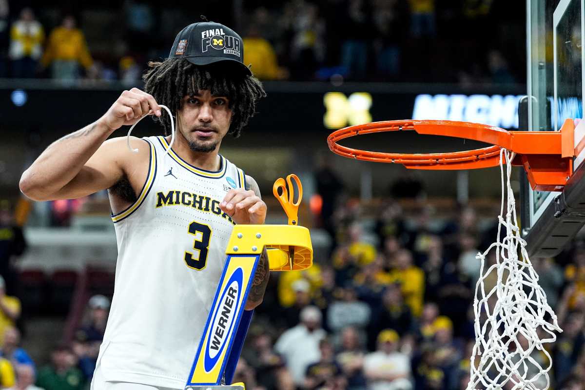Michigan Star Elliot Cadeau Receiving Medical Attention Before Final Four