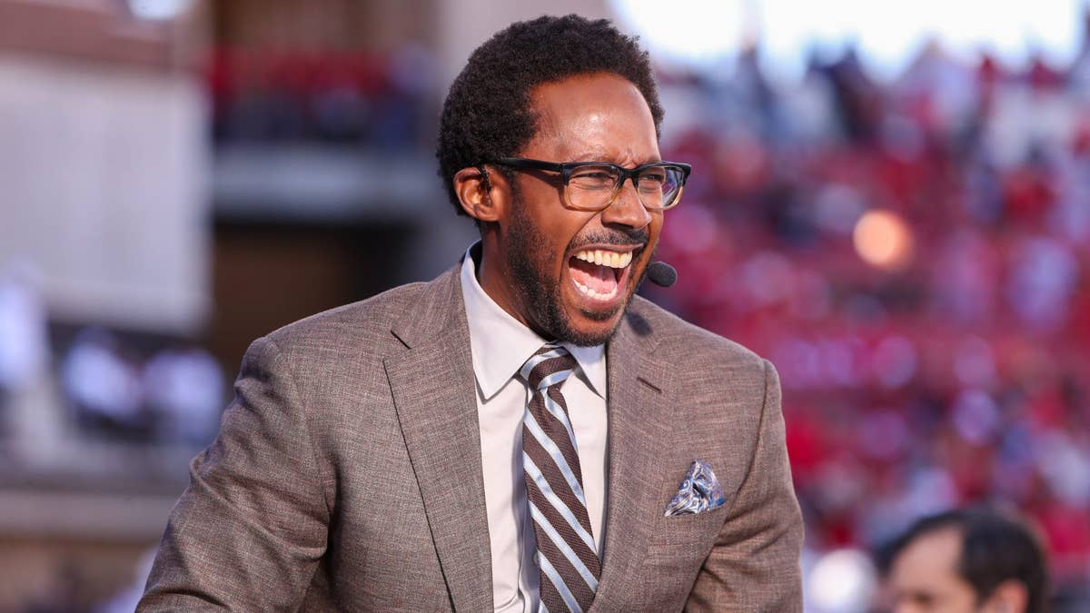 Desmond Howard Called Out For Reaction To Texas-Tennessee National Anthem