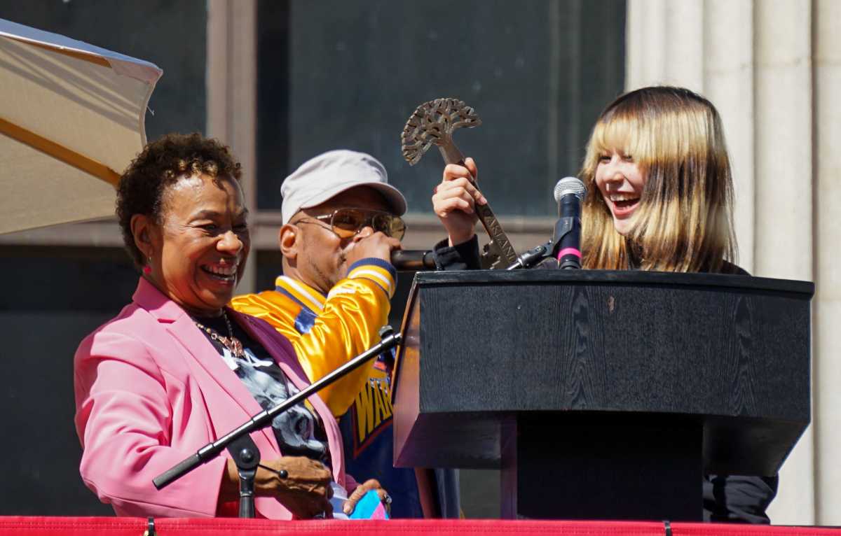 Taylor Swift's Moment With U.S. Figure Skater Alysa Liu Draws Attention