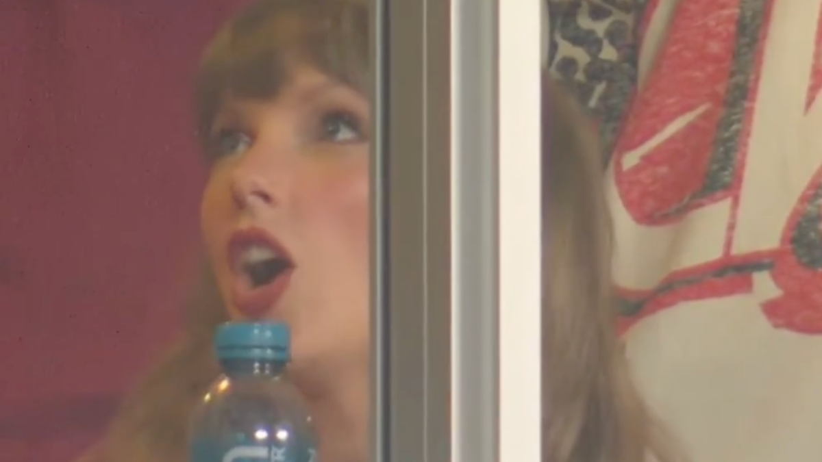 Lip Reader Reveals What Taylor Swift Actually Said On ESPN Monday Night