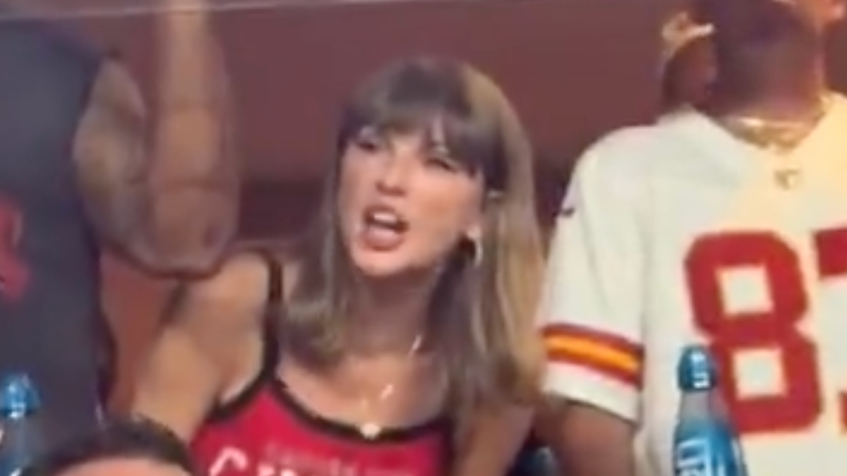Mics Caught What Taylor Swift Yelled At NFL Referees Sunday Night