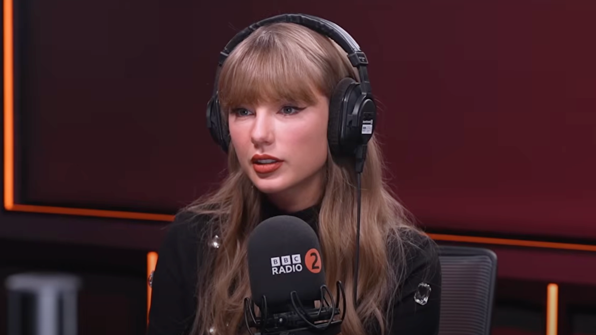 Taylor Swift Unveils New Hairstyle Month Into Marriage Life With Travis Kelce