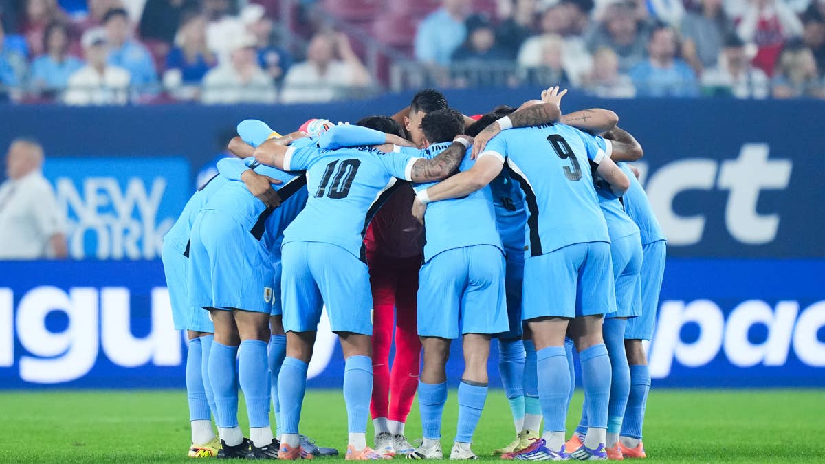 Who are the Commentators for Uruguay vs Cabo Verde World Cup Match?