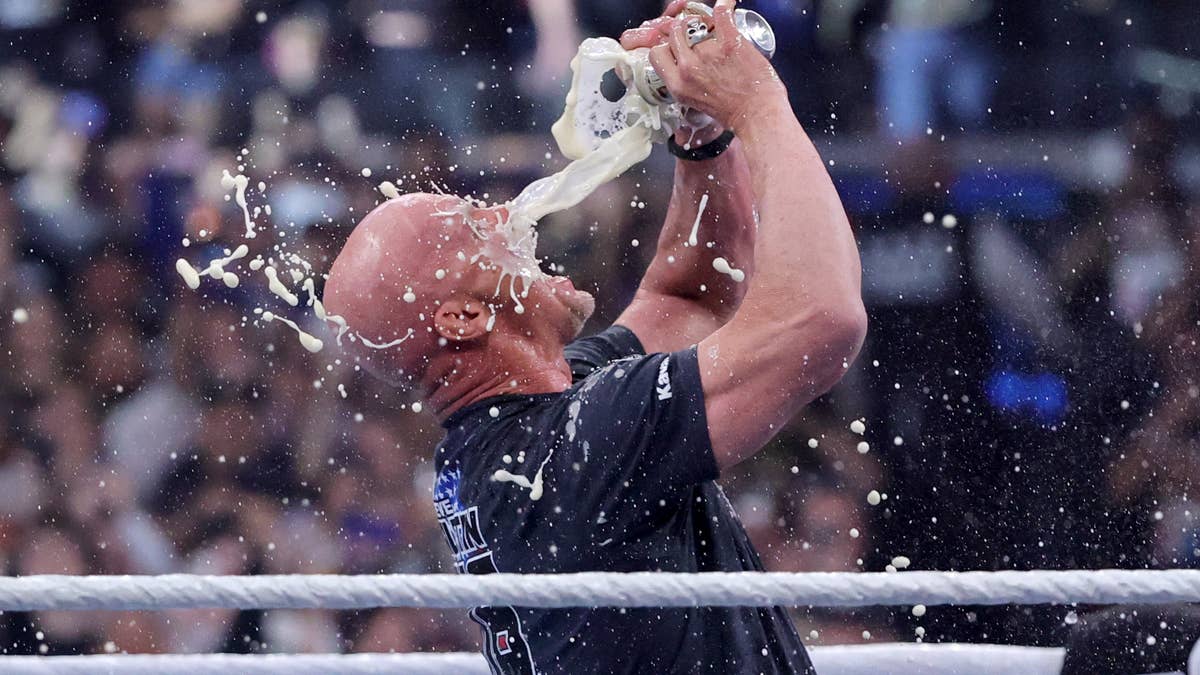 ‘Stone Cold’ Reacts to WWE Star’s Brutal Hike Before SmackDown in Colorado