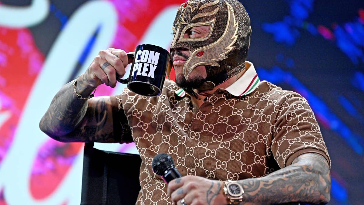 Rey Mysterio Fully Unmasked in Rare Photo Posted by WWE Star Dragon Lee