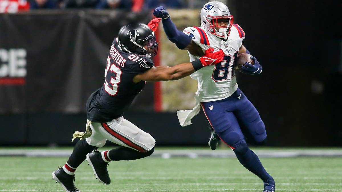 Patriots Weigh Pros and Cons of Taking a Flyer on Jonnu Smith