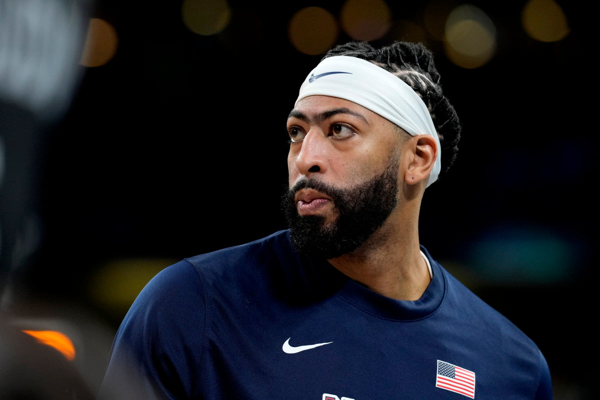 Anthony Davis Sends Message on Lakers Trade