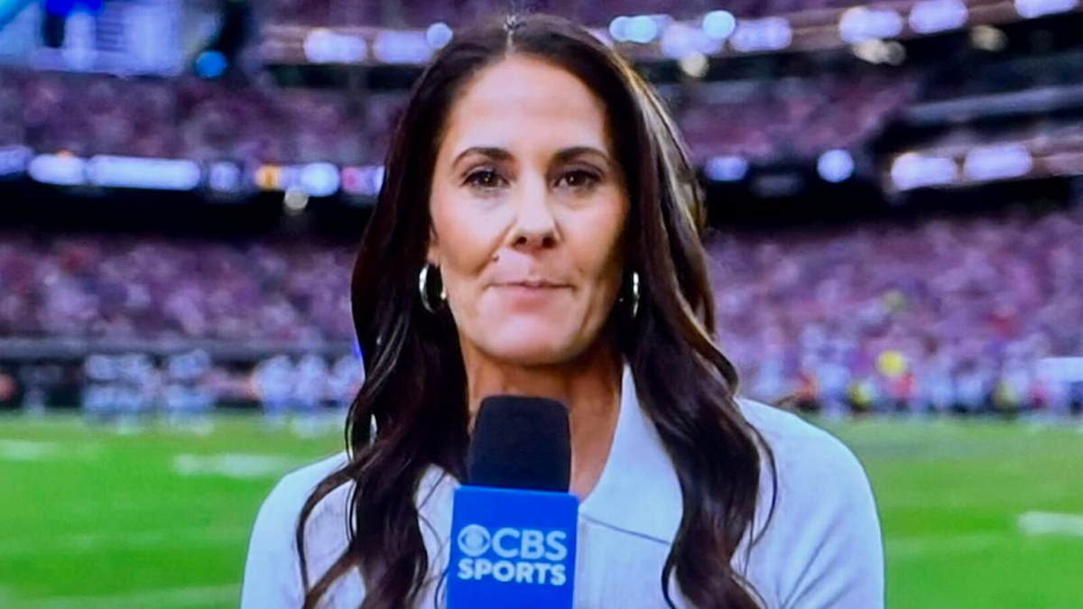 NFL Sideline Reporter Tracy Wolfson Causes Stir With Outfit at 51