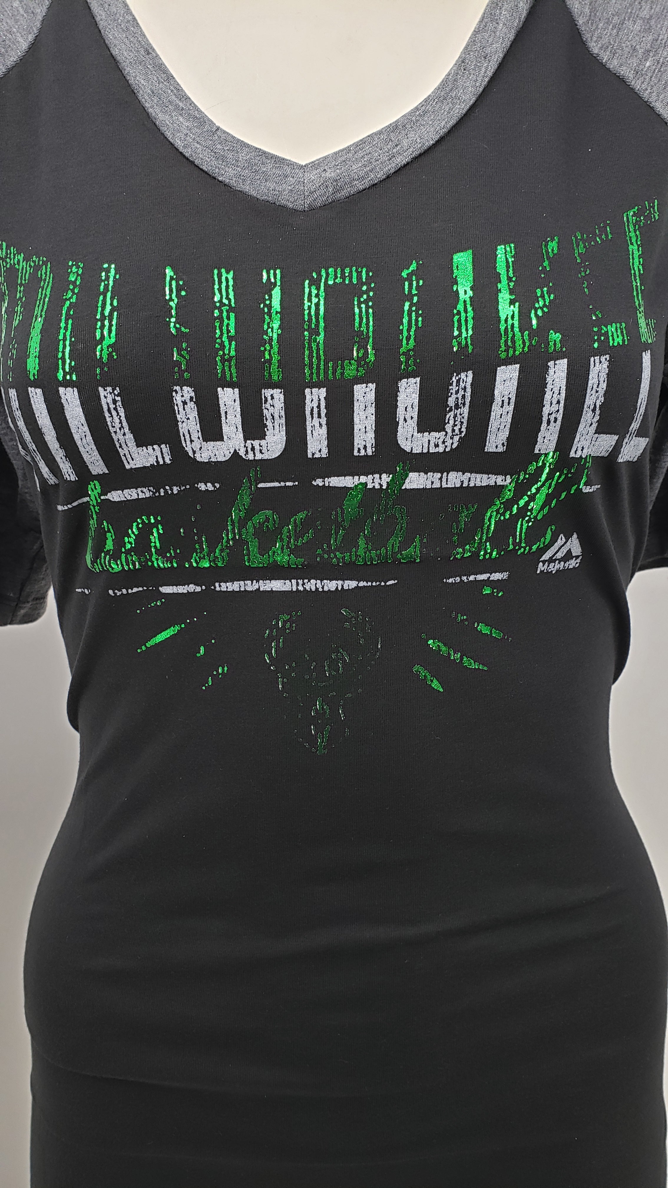 NBA Milwaukee Bucks Womens On The Mark 1/2 Sleeve V-Neck Tee, Medium 3