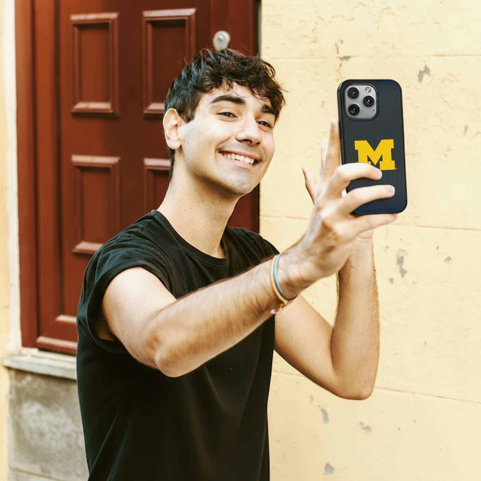University of Michigan Wolverines Linen MagSafe Compatible Phone Case for Apple iPhone 5