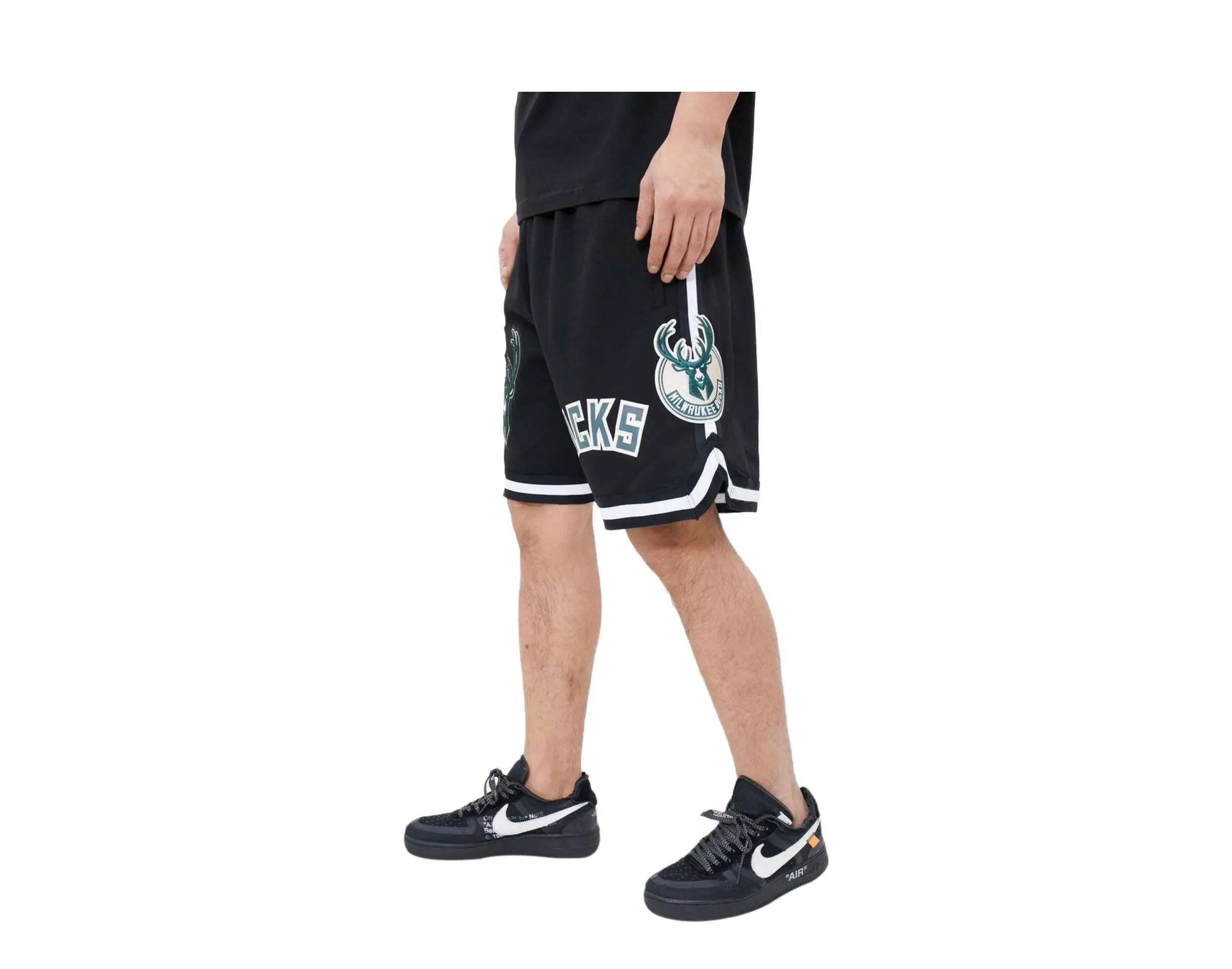 Pro Standard Milwaukee Bucks Classic Chenille Men Shorts Black 2