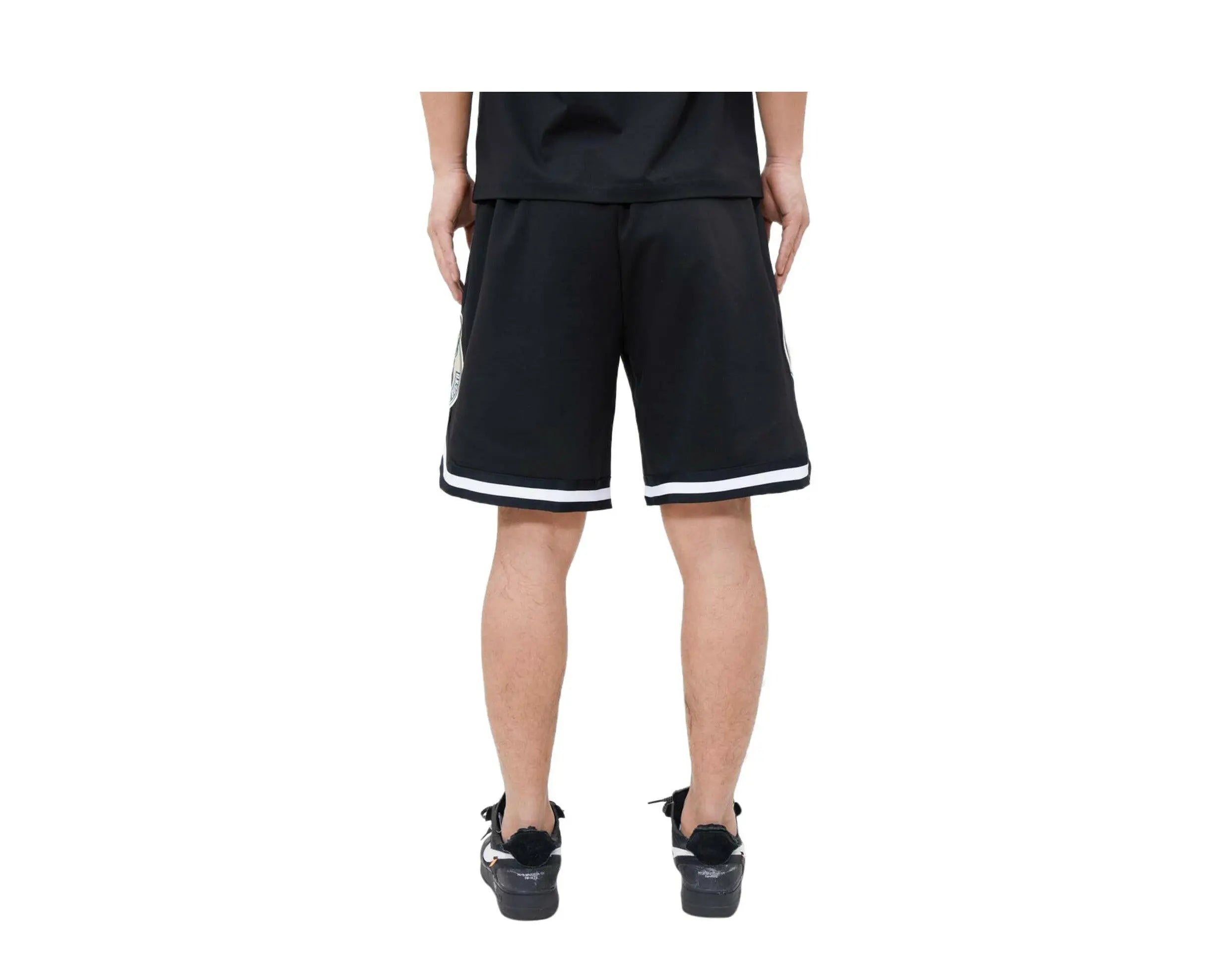 Pro Standard Milwaukee Bucks Classic Chenille Men Shorts Black 4