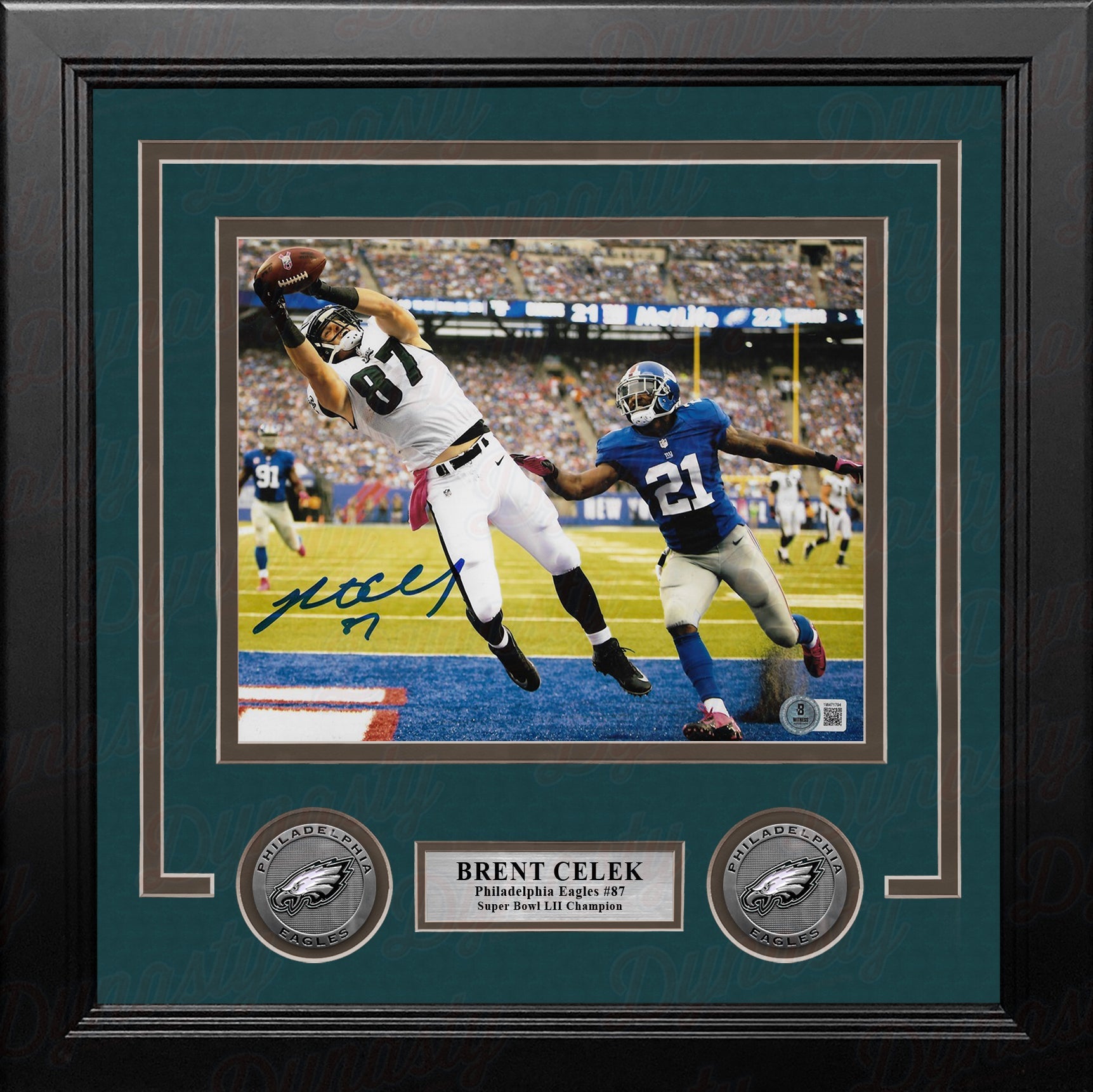 Brent Celek Touchdown v. Giants Philadelphia Eagles Autographed 8" x 10" Framed Football Photo 2