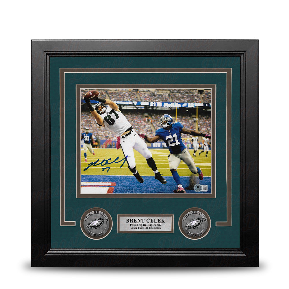 Brent Celek Touchdown v. Giants Philadelphia Eagles Autographed 8" x 10" Framed Football Photo 1