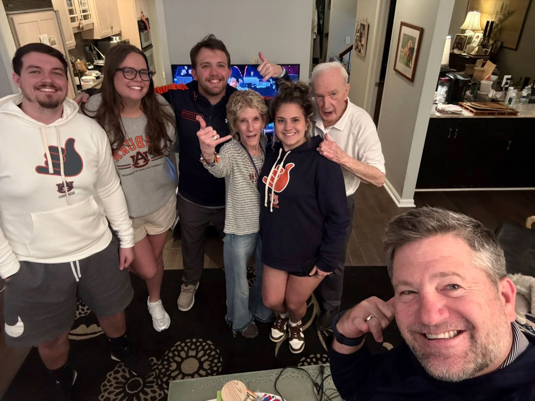 Auburn Basketball: Hand Sign 15
