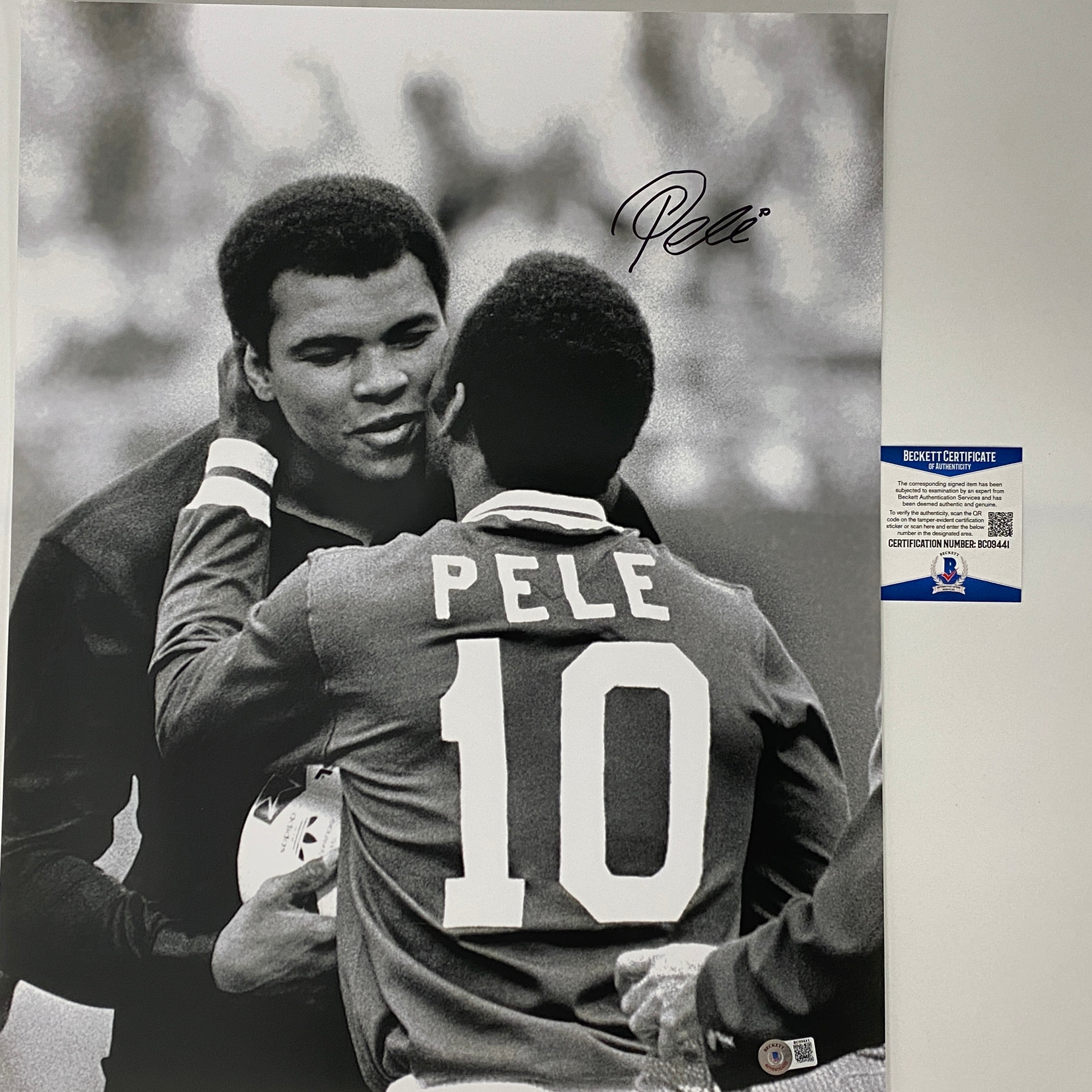 Autographed/Signed Pele Brazil Soccer Futbol 16x20 Photo with Muhammad Ali Beckett BAS COA Auto 1