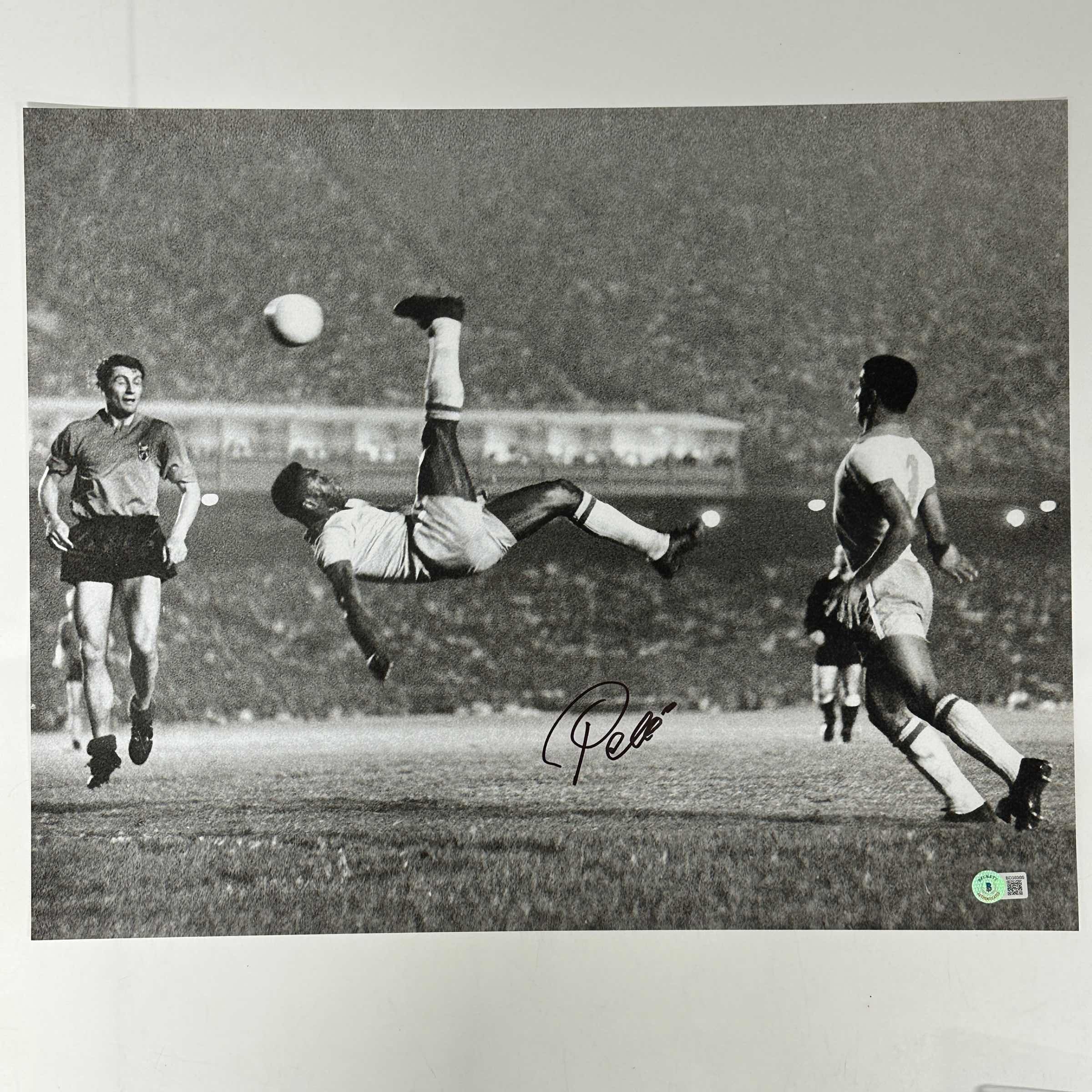 Autographed/Signed Pele Brazil Soccer Futbol 16x20 Photo Bicycle Kick Beckett BAS COA Auto 1