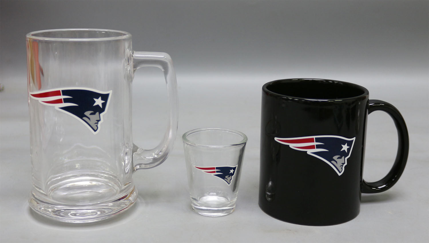 New England Patriots 3-Piece Glassware Gift Set 1