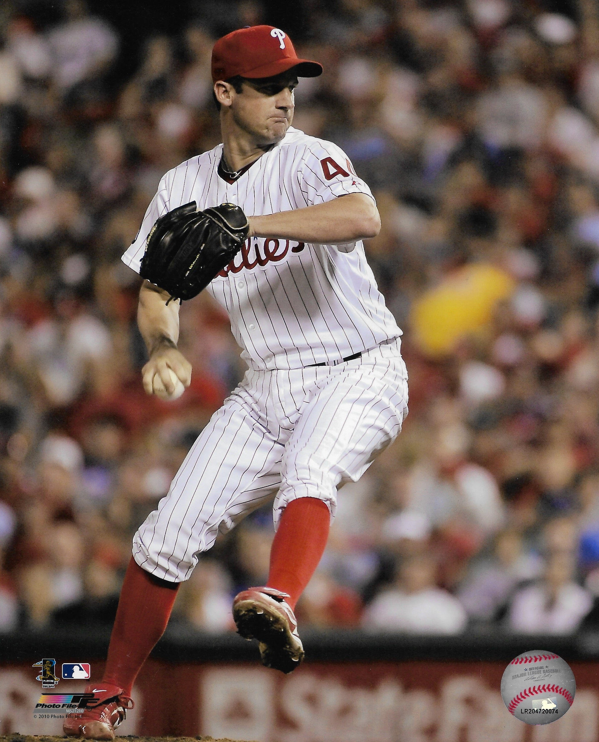 Roy Oswalt in Action Philadelphia Phillies 8" x 10" Baseball Photo 1