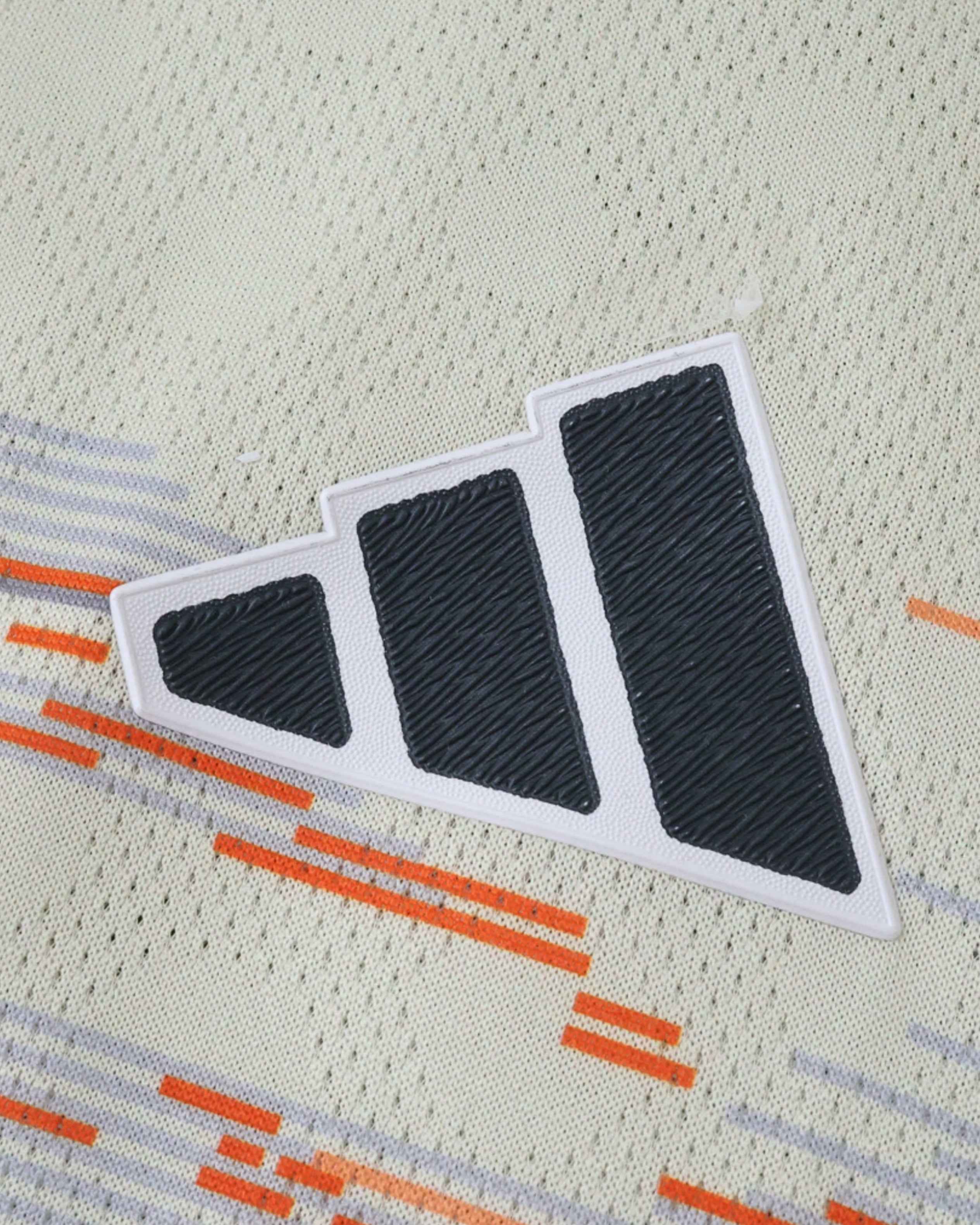 Adidas Bayern Munich Away 2025/26 4