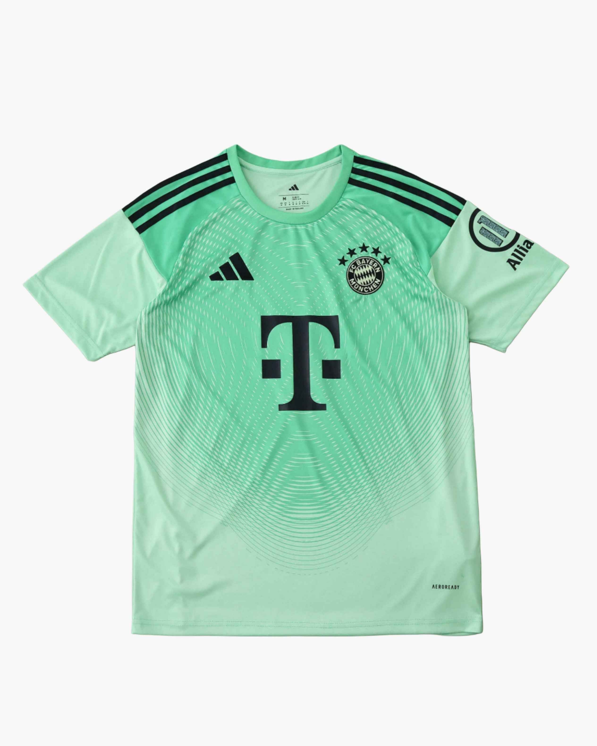 BAYERN MUNICH GOALKEEPER 2025/26