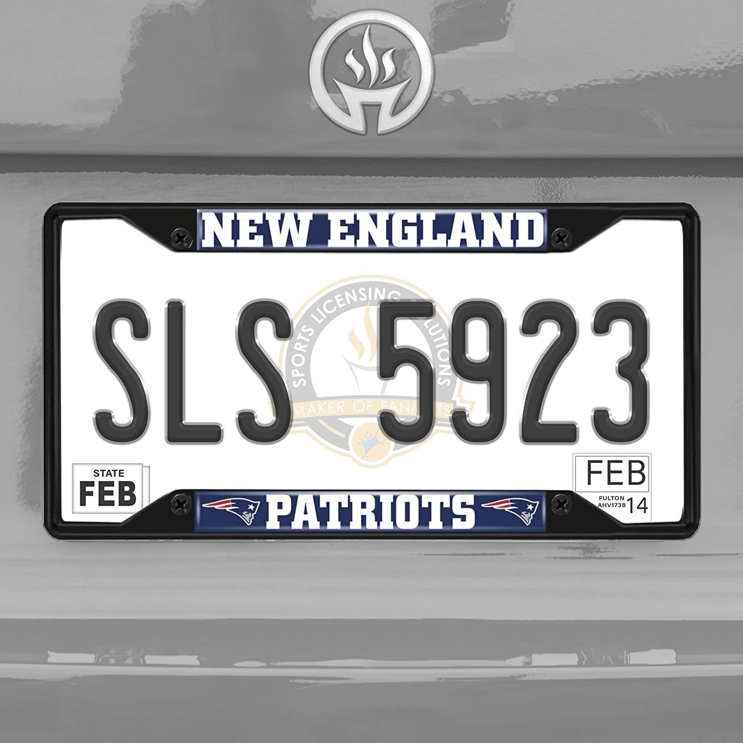 FANMATS 31366 New England Patriots Metal License Plate Frame Black Finish