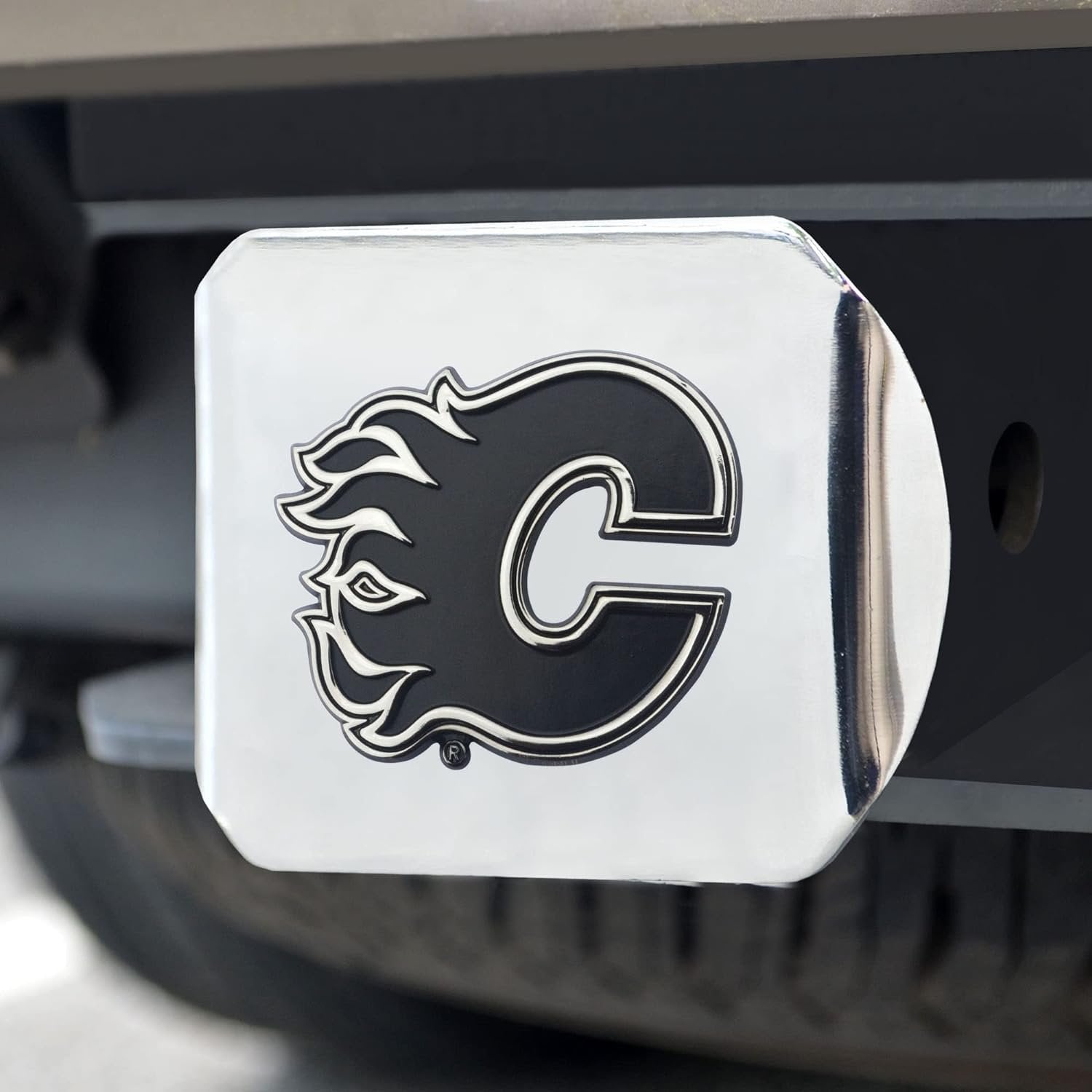 FANMATS 17000 Calgary Flames Chrome Metal Hitch Cover with Chrome Metal 3D Emblem