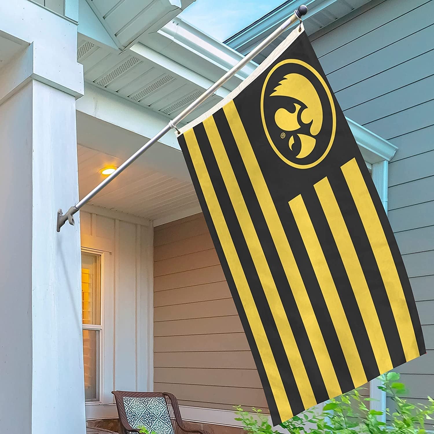 University of Iowa Hawkeyes Flag Banner 3x5 Feet Metal Grommets Nation Design 2
