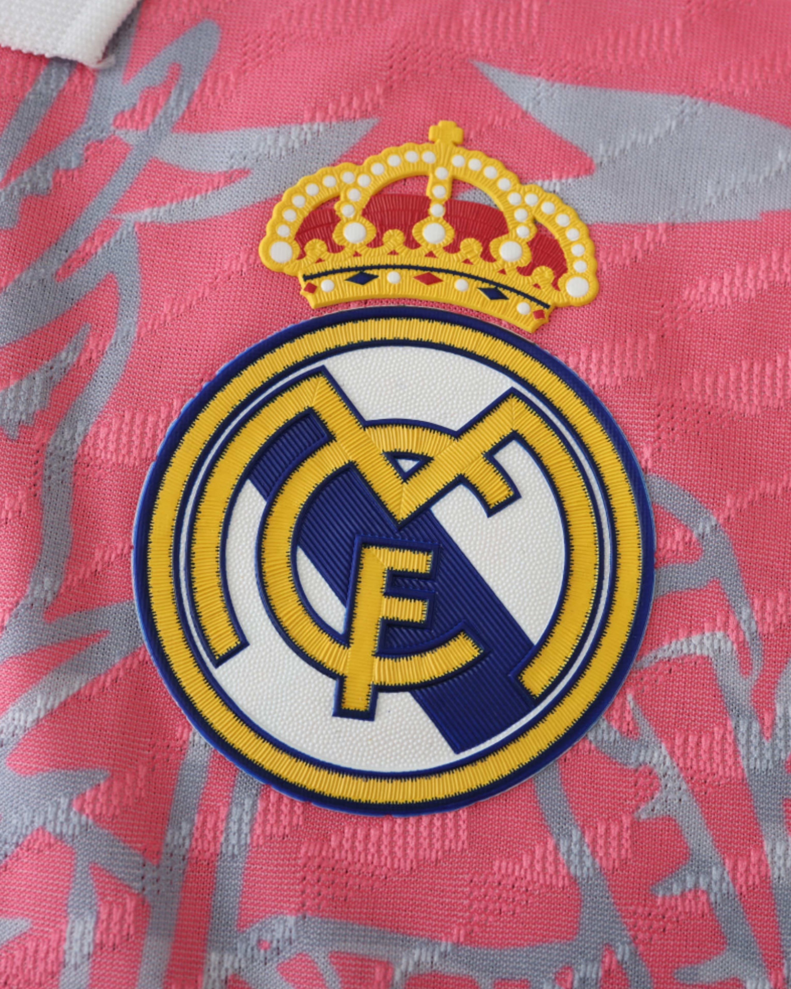 Adidas Real Madrid x Hello Kitty Premium Kit 4