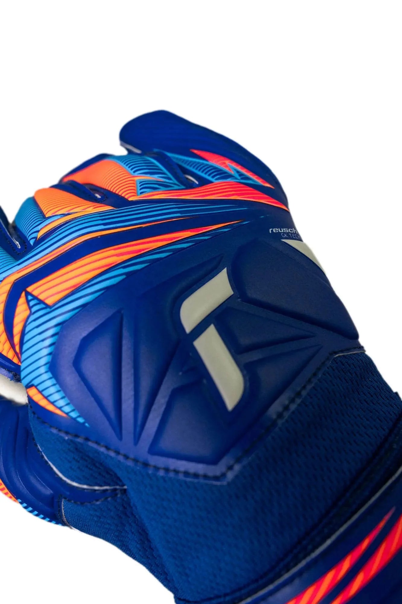 Reusch Attrakt Grip Goalkeeper Gloves 7